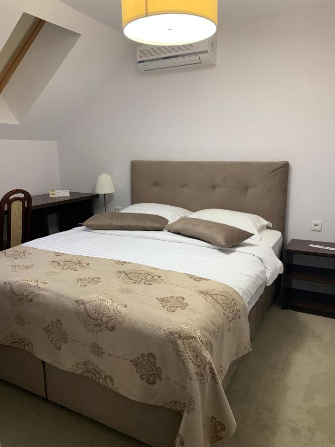 Vila Palace Caransebeş 外观 照片