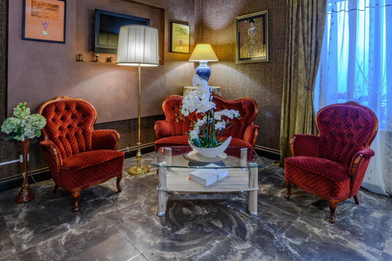 Vila Palace Caransebeş 外观 照片